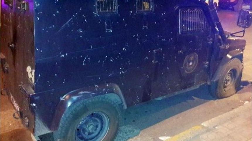 Diyarbakır&rsquo;da Polis Aracına Silahlı Saldırı