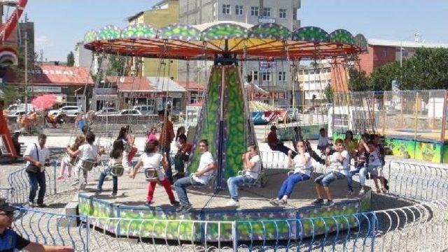 Karslı Çocukların 'güvenli' Lunapark Keyfi