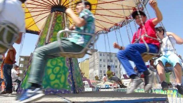 Karslı Çocukların 'güvenli' Lunapark Keyfi