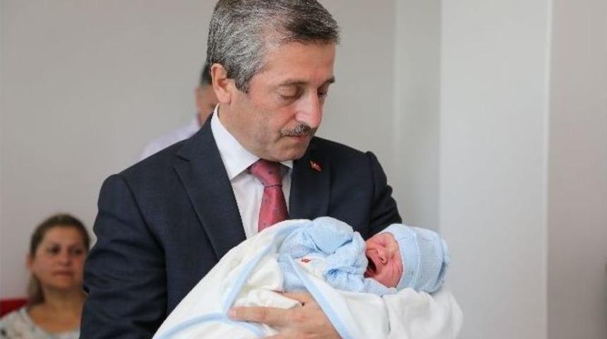 Şehidin &Ccedil;ocuğuna İsmini, Başkan Tahmazoğlu Koydu