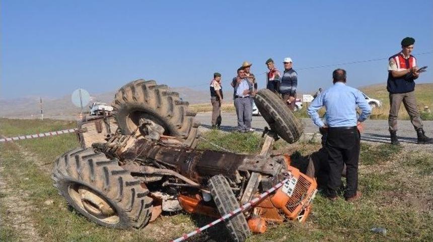 Antalya&rsquo;da Trakt&ouml;r Kazası: 1 &Ouml;l&uuml;, 2 Yaralı