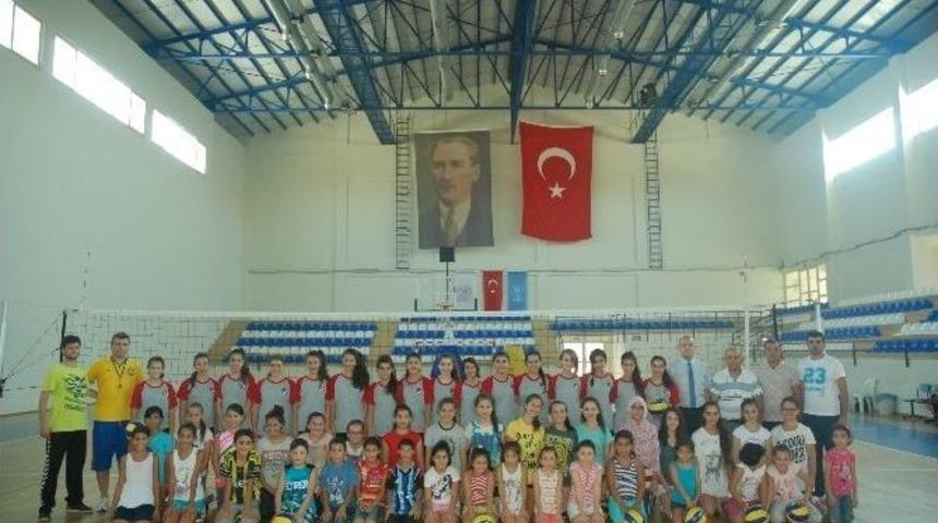 Manavgat&rsquo;ta Voleybolu Eski G&uuml;nlere D&ouml;necek