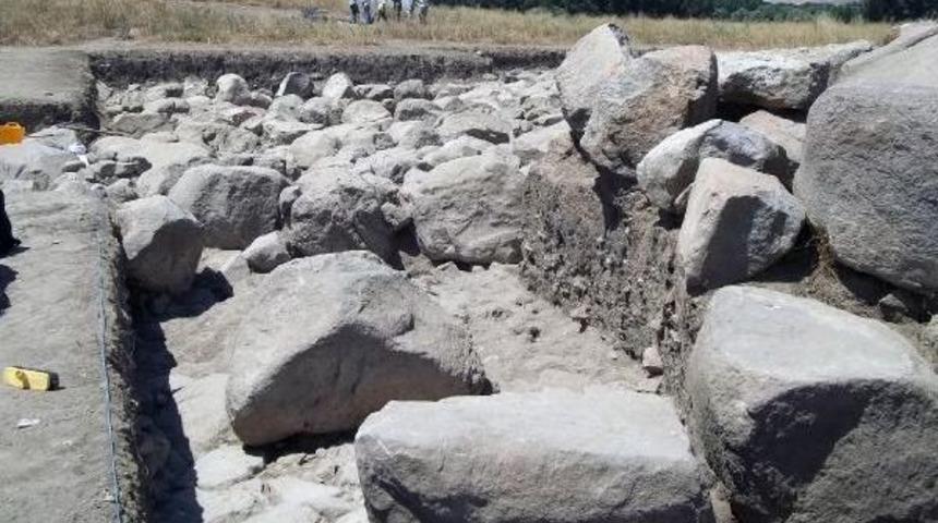 4,000 Year Old Cuneiform Tablet Unearthed In Central Anatolia