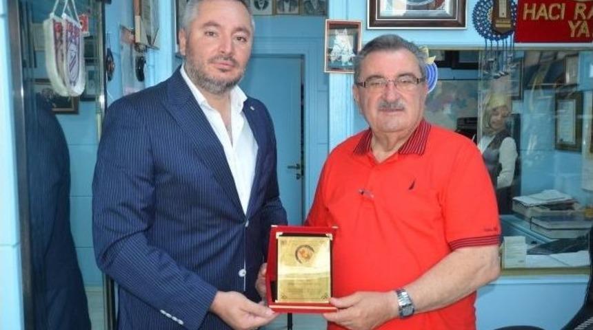 Borsadan En Yaşlı &Uuml;yeye Plaket