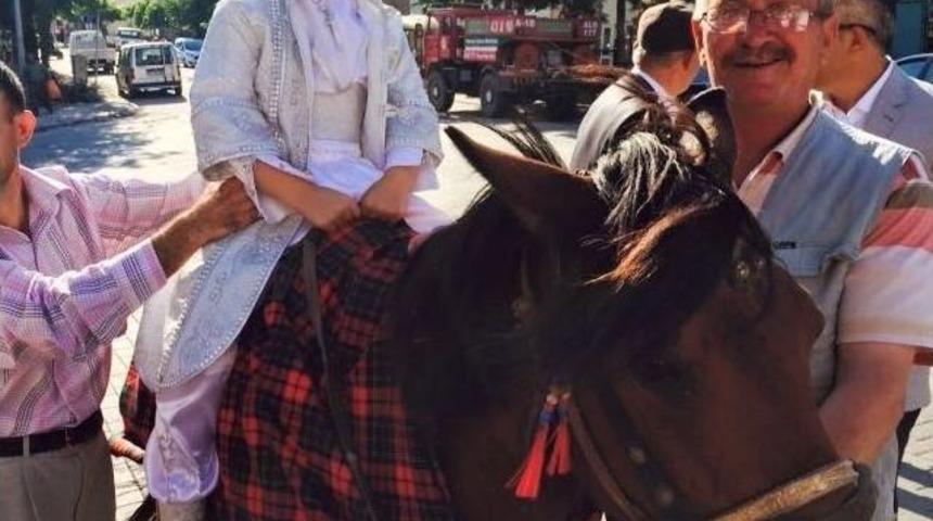 Ağa&rsquo;nın Oğlu S&uuml;nnet Oldu