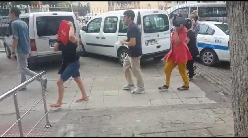 Tuvaletteki &Ouml;zel B&ouml;lmeden B&ouml;yle &Ccedil;ıkartıldılar