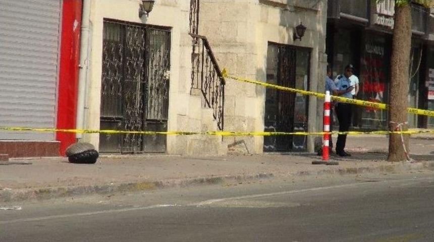 Mersin&rsquo;de Ş&uuml;pheli Paket Bomba İmha Robotu İle Patlatıldı