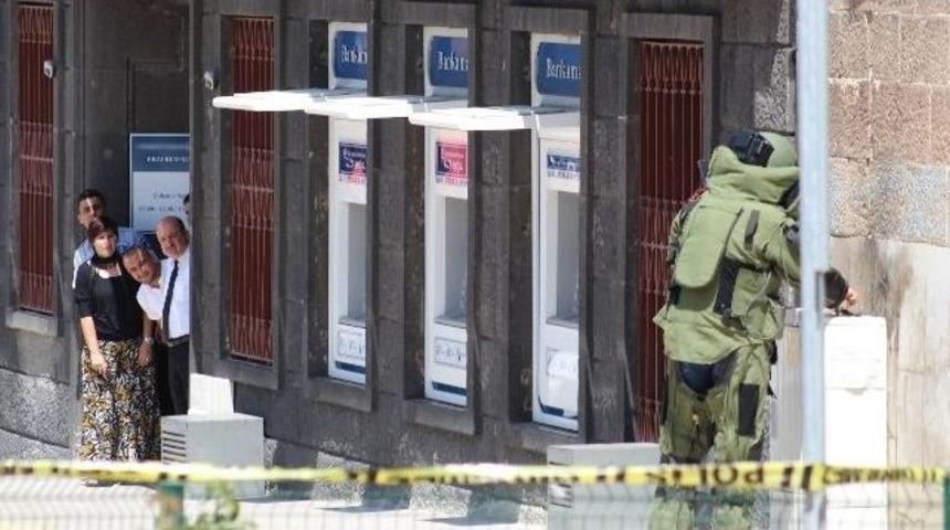 Uzman Ekip Ş&uuml;pheli &Ccedil;antayı Patlattı, Vatandaş &ldquo;en B&uuml;y&uuml;k T&uuml;rkiye&rdquo; Diye Bağırdı