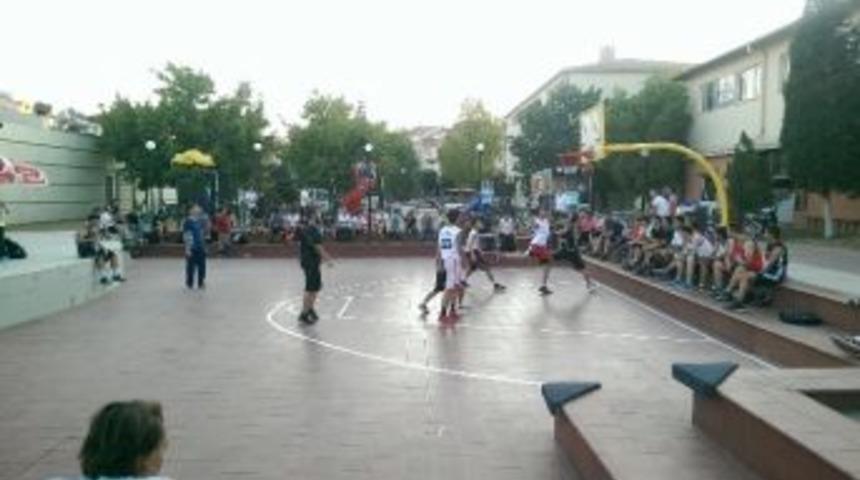 &Ccedil;an Belediyesi 5. Sokak Basketbol Turnuvaları Başladı