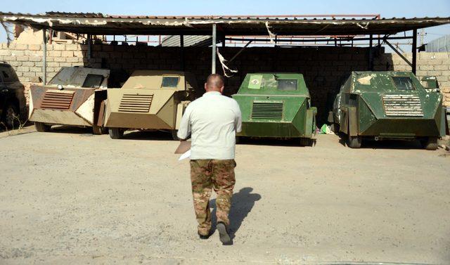 DEAŞ'ın bombalı araçları Telafer'de sergileniyor