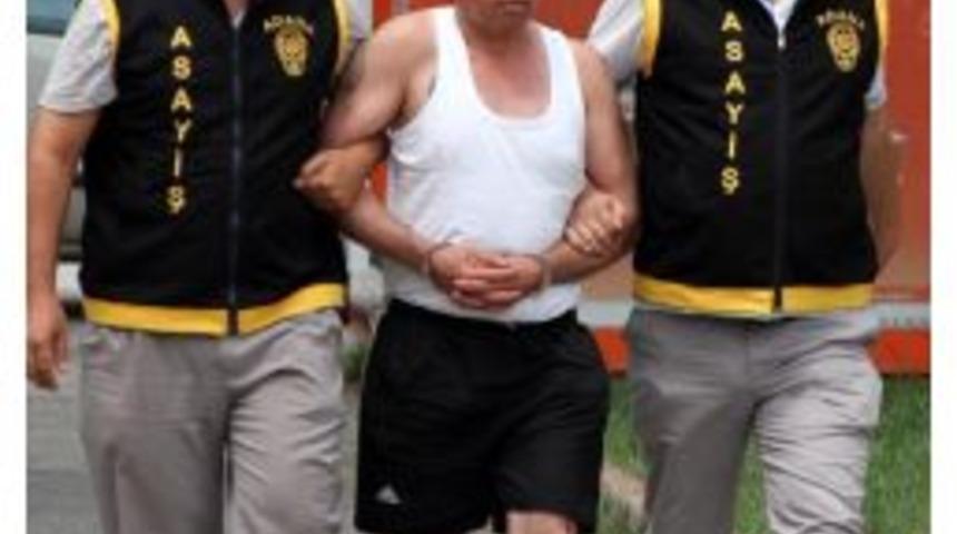 Şort Ve Fanila Ile Cezaevine