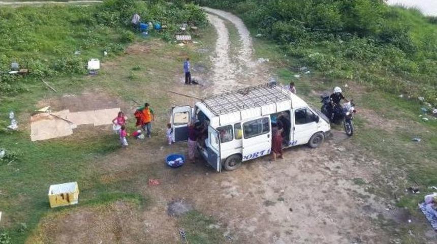 Polis Irmak Kenarına Kurulan &Ccedil;adırları Sel Ihtimaline Karşı Kaldırdı