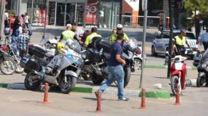 'kask Motosikletin Emniyet Kemeridir' Diye Uyarıp Ceza Yazdılar