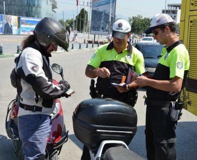 'kask Motosikletin Emniyet Kemeridir' Diye Uyarıp Ceza Yazdılar