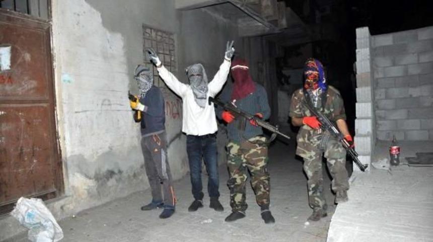 Silvan'da Silahlı Pkk'lılar Mahallelere Hendek Kazıp Polisle &Ccedil;atıştı