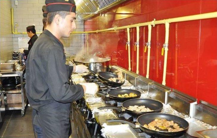 Tavuk Dunyasi Prime Mall Da Gazianteplilerle Bulustu Gaziantep Haberleri