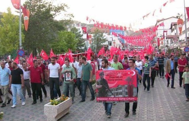 Beypazarı'nda Türk Bayrağı Eşliğinde Teröre Lanet Yürüyüşü
