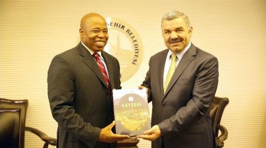 Amerikanın Brooklyn Belediye Başkanı Adams: