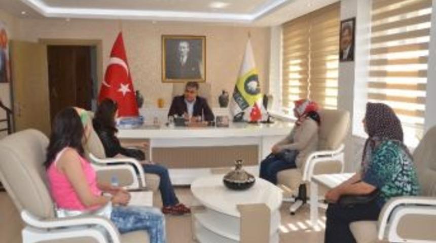 Başkan &Ouml;zg&uuml;ven&rsquo;den Kadın Girişimcilere Destek