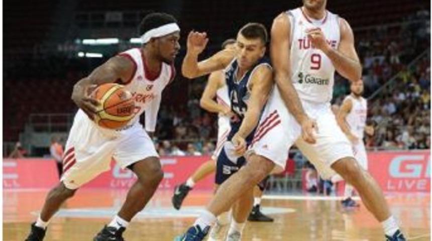 Fenerbahçe Ülkerli Dixon Ay Yıldıza Isınıyor