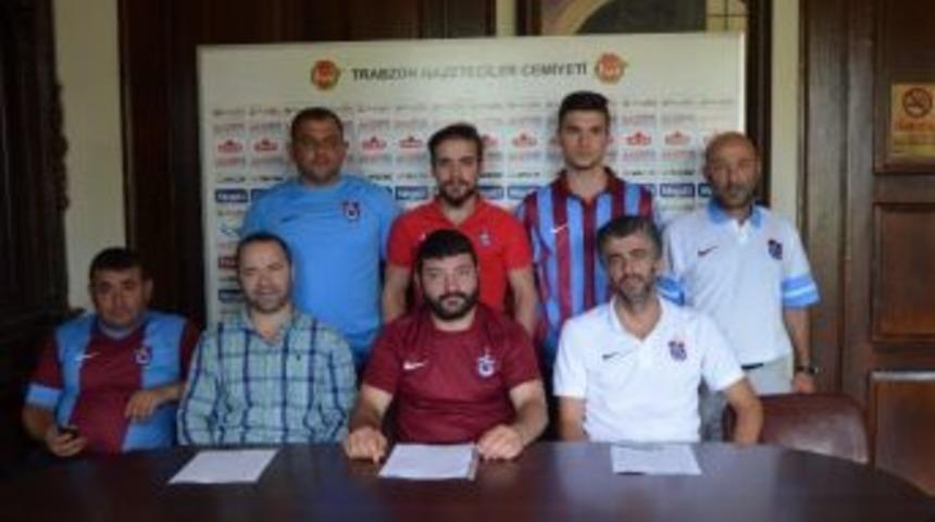 Trabzonspor Taraftarlar Dernekleri H&uuml;seyin Avni Aker Stadında Oyananacak Olan Son Sezon İ&ccedil;in Taraftara Veda &Ccedil;ağrısı Yaptı