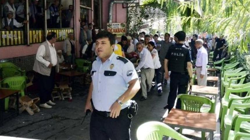 Siverek'te Kardeşlerin Silahlı Kavgasında, Kahvede Oturan Emekli Yaralandı