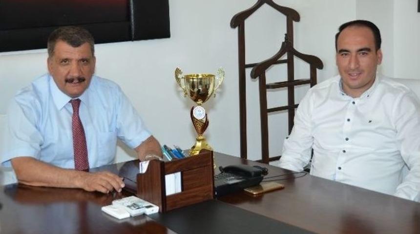 Battalgazi Belediyespor Gen&ccedil; Takımı, Namağlup Şampiyon Oldu