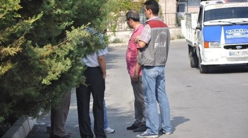 D&uuml;ğ&uuml;nde Polise Taşlı Sopalı Saldırı