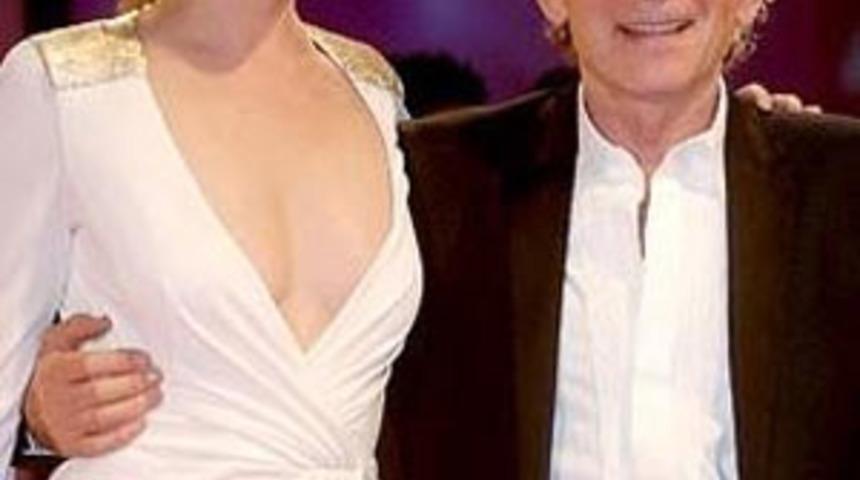 ARALARINDA 16 YAŞ FARK VAR