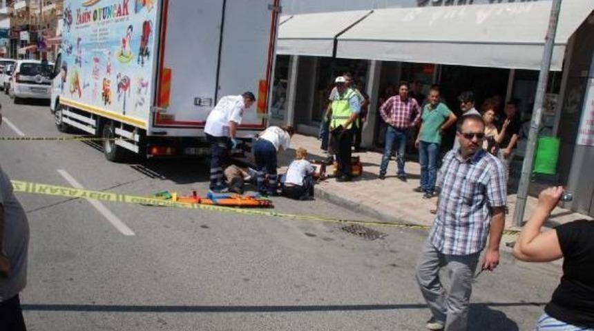 D&uuml;ğ&uuml;ne Gelen Gen&ccedil; Motosiklet Kazasında &Ouml;ld&uuml;