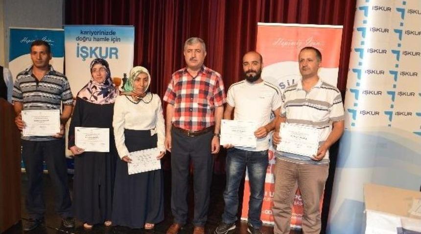 Başarılı Girişimcilere Sertifikaları Verildi