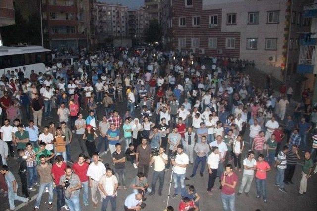 Diyarbakır&rsquo;da Hdp Ve Dbp &ldquo;barış&rdquo; Y&uuml;r&uuml;y&uuml;ş&uuml; Yaptı 1