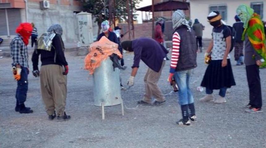 Silvan'da Silahlı Pkk'lılar Mahallelere Hendek Kazıp Polisle &Ccedil;atıştı (2)