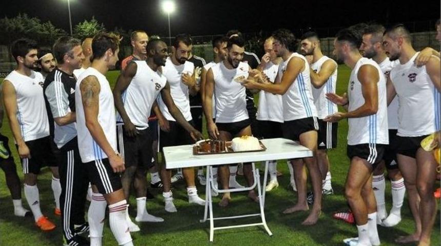 Gaziantepspor&rsquo;da &Ccedil;ifte Doğum G&uuml;n&uuml; Kutlaması