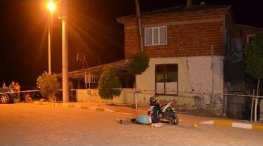 Evinin &Ouml;n&uuml;nde Av T&uuml;feğiyle &Ouml;ld&uuml;r&uuml;ld&uuml;