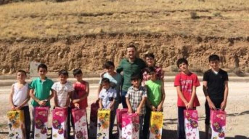 Bayburt Ak Parti Genclik Kolları Çocukların Hayallerini Gerçeğe Dönüştürdü