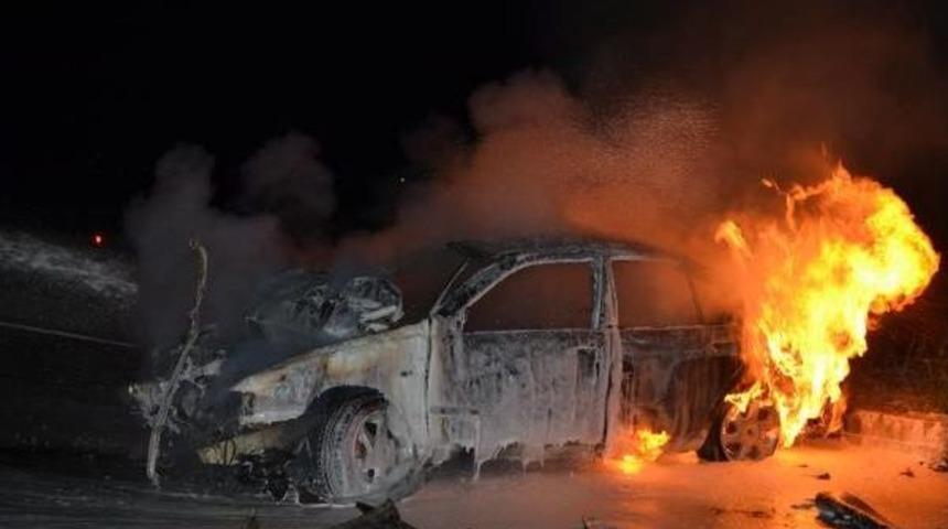 Takla Atarak Yanan Otomobilin S&uuml;r&uuml;c&uuml;s&uuml; Ağır Yaralandı