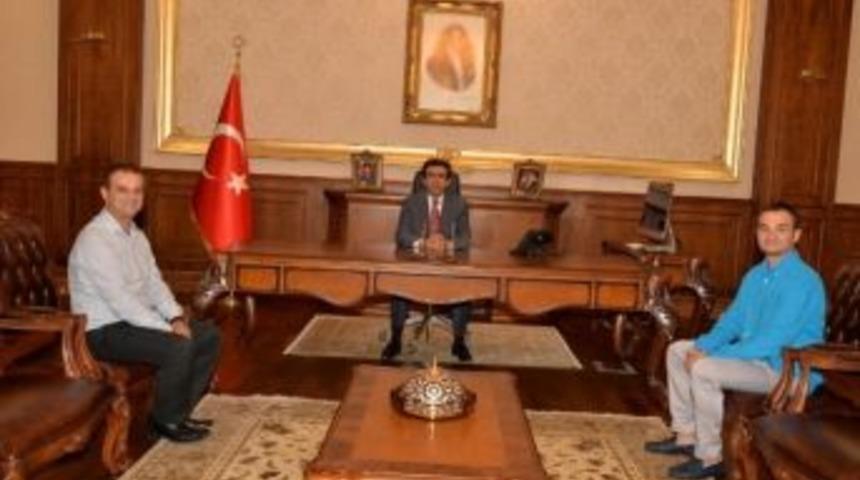 Vali Hasan Basri G&uuml;zeloğlu G&ouml;&ccedil;men B&ouml;rek&ccedil;isi Sahiplerini Kabul Etti