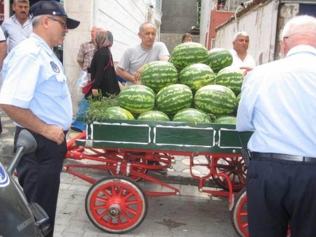 Zabıta &Ccedil;evreyi Rahatsız Eden Seyyar Satıcılara G&ouml;z A&ccedil;tırmıyor