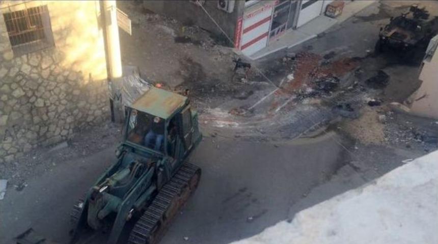 H&uuml;k&uuml;met Konağı Ve Polis Merkezine Eş Zamanlı Saldırı