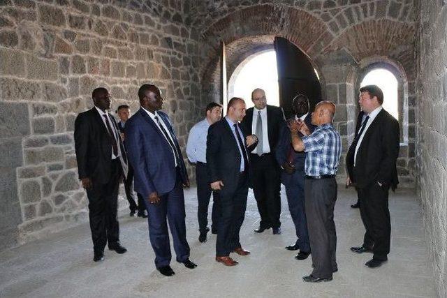 Aziziye’den Gambiya’ya Kardeşlik Köprüsü