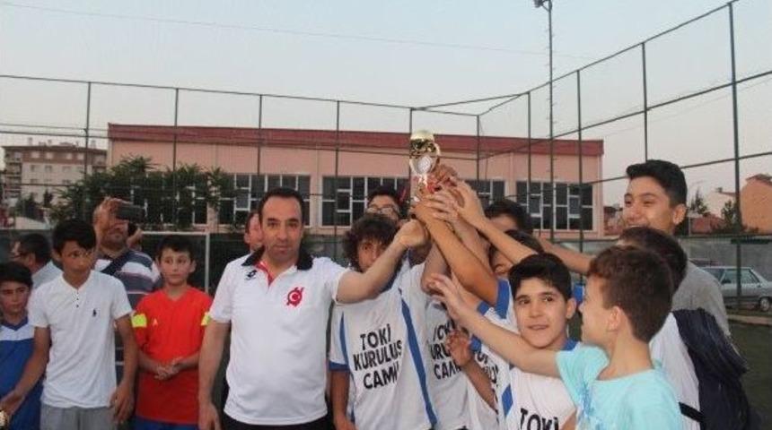 Yaz Kuran Kursu Futbol Turnuvası Şampiyonu Kırklar Cami Takımı Oldu