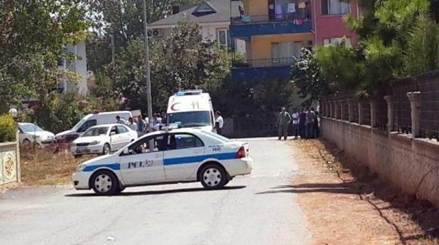 Adliyede Polisin Elinden Ka&ccedil;an Ş&uuml;pheli A&ccedil;ılan Ateşle &Ouml;ld&uuml;