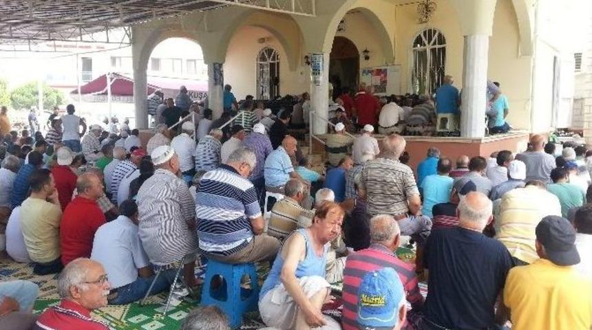 Tatil Beldelerinde Cuma Manzarası