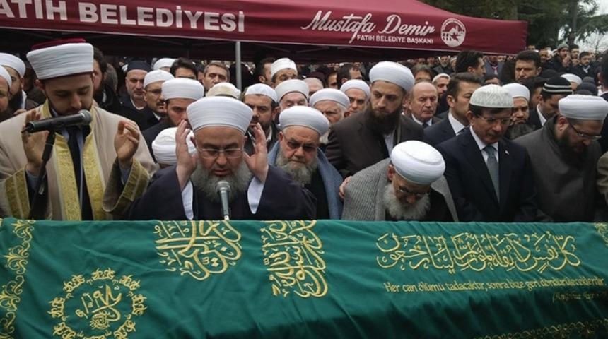 Ahmet Davutoğlu, İsmail Ustaosmanoğlu'nun cenazesine katıldı