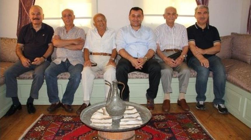 Başkan Y&uuml;cel, Eski Belediye Başkanlarını Bir Araya Getirdi