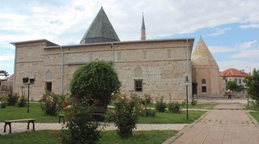 Eşrefoğlu Camisi&rsquo;nin D&uuml;nya Mirası Kalıcı Listeye Alınması İ&ccedil;in &Ccedil;alışmalar S&uuml;r&uuml;yor