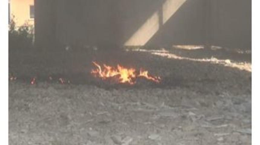 &Ccedil;alışanlar Atıkları Ateşe Verince İtfaiye Alarma Ge&ccedil;ti