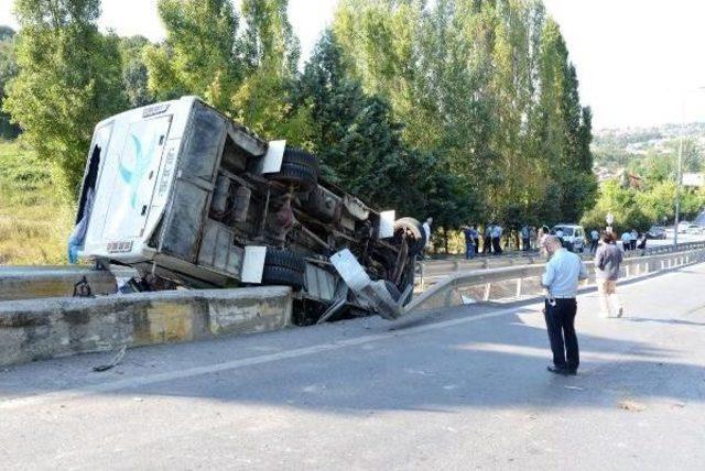 Bahçeköy'de Piknikçileri Taşıyan Midibüs Devrildi; 1 Ölü, 12 Yaralı