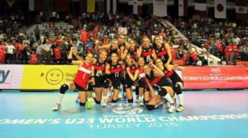 T&uuml;rkiye U23 Bayan Milli Voleybol Takımı, Brezilya'yı 3-0 Yendi